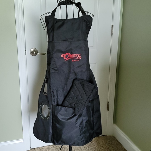 Apron - Picture 1 of 3